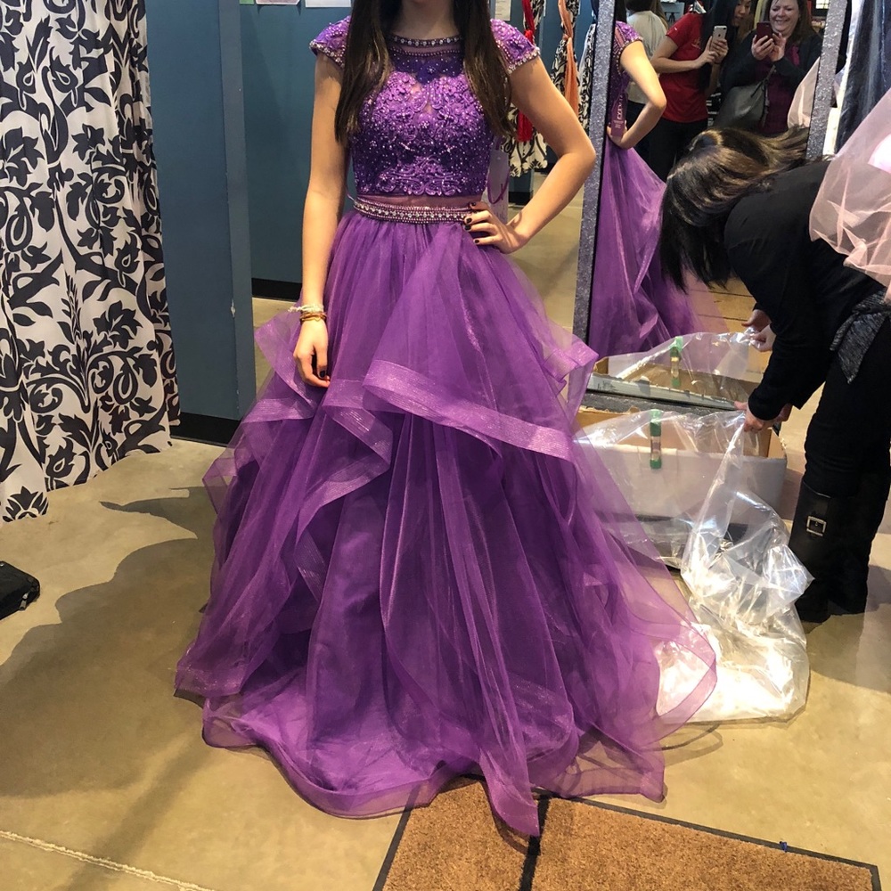 Val stefani prom dress